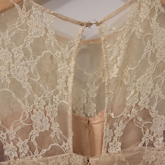 Lace Ruched Mini Dress - Picture 4 of 7